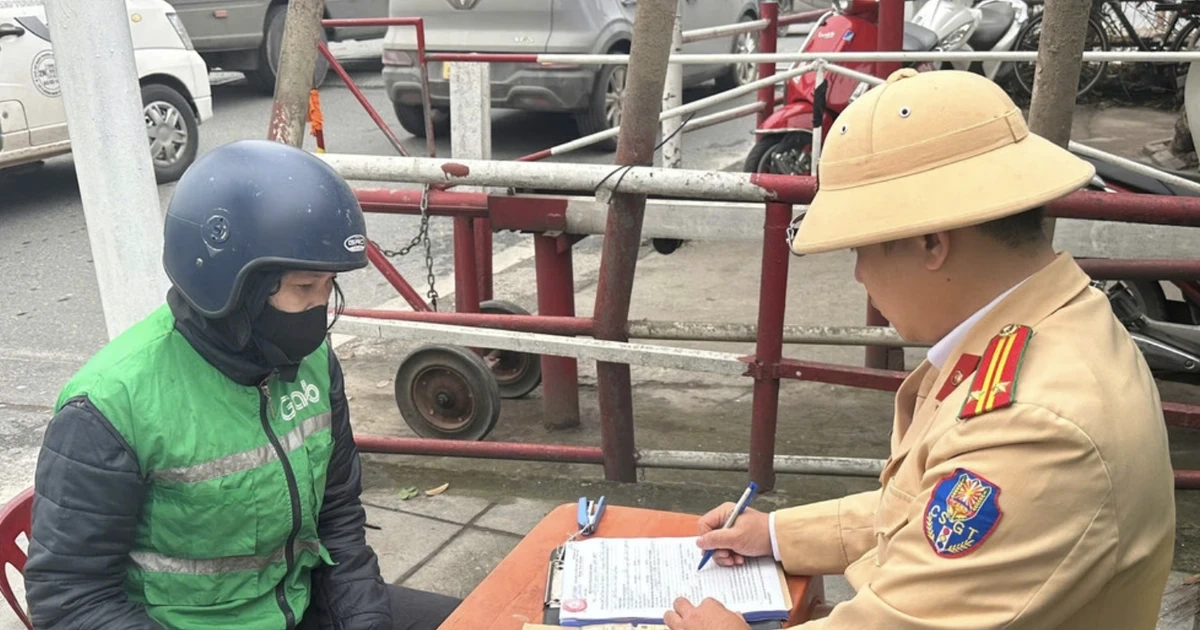 Đề xuất tạm ngừng xuất cảnh với người chây ì nộp phạt vi phạm hành chính