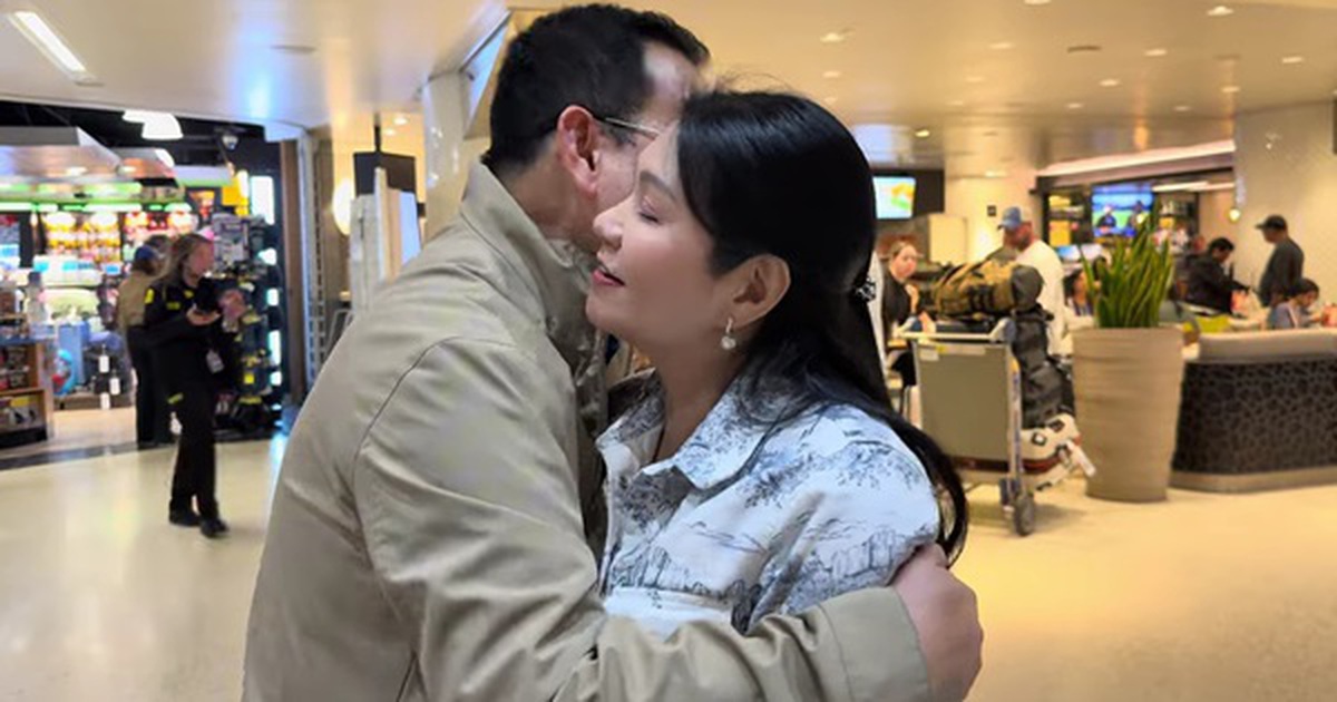 Nữ NSƯT ở Mỹ phấn khích: "Về Việt Nam, đi về Việt Nam ông xã ơi!"