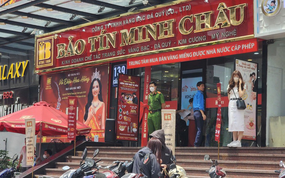 Trưa 26/3, Bảo Tín Minh Châu giảm mạnh giá vàng ngay khi mở cửa trở lại
