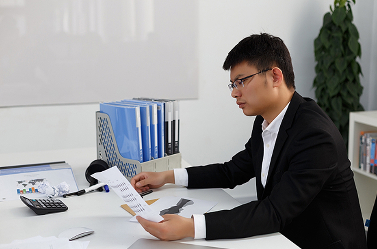 Tình cờ gặp sếp cũ đã nghỉ hưu, tôi lặng lẽ trả tiền bữa ăn, ai cũng cười: Nửa tháng sau, tất cả phải nín lặng