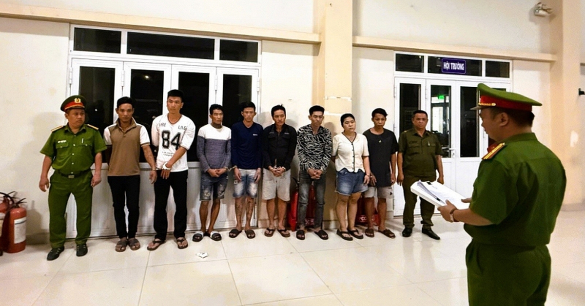 Cảnh sát bất ngờ kiểm tra một căn nhà, bắt Nguyễn Thị Trang Nương SN 1993