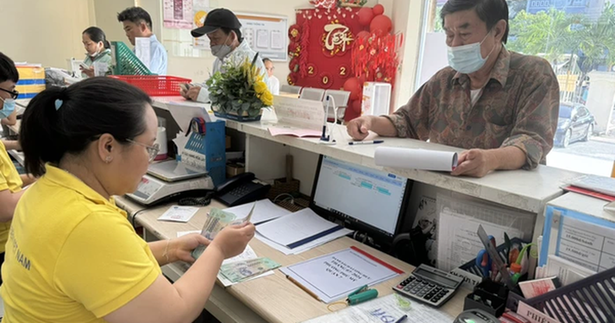 Lương hưu trước áp lực giá cả: Tăng sao để không ai bị bỏ lại?