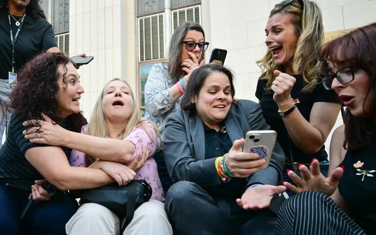 Meta, YouTube phải bồi thường 3 triệu USD trong vụ nghiện mạng xã hội