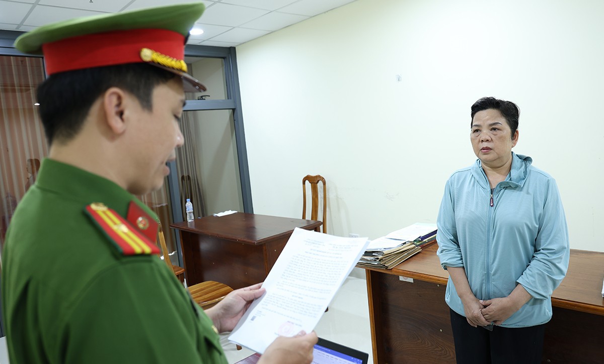 Ra lệnh bắt tạm giam Đỗ Viết Dự, cấm đi khỏi nơi cư trú đối với Nguyễn Thị Mỹ Cơ