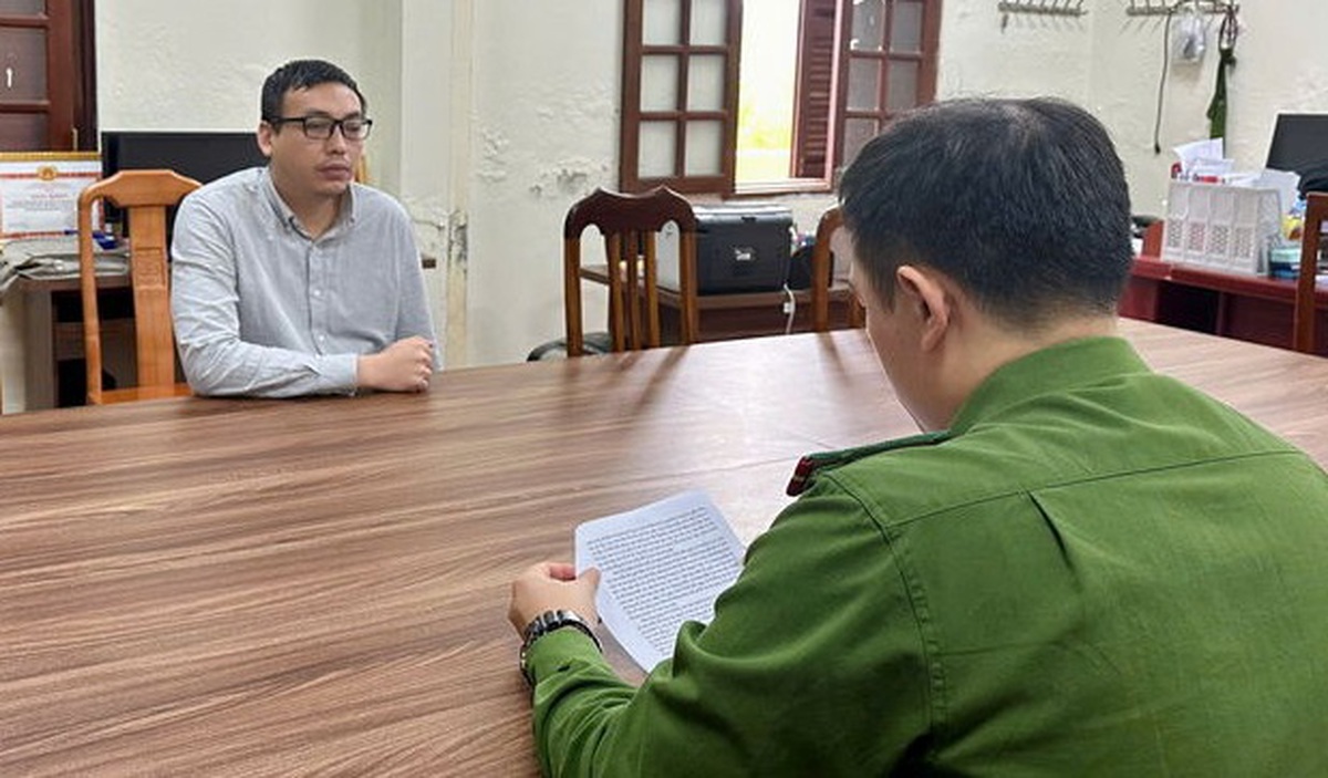 Công an bắt quả tang luật sư tập sự Lê Văn Sơn sinh năm 1993