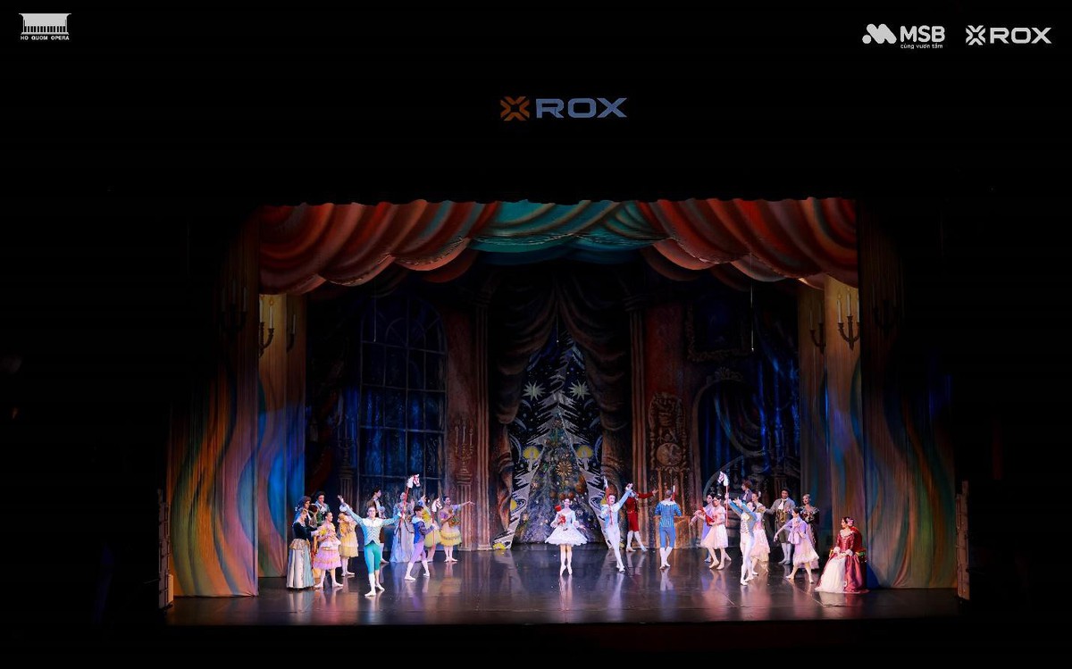 Khán giả Hà Nội say mê thế giới kỳ ảo của “Kẹp hạt dẻ”