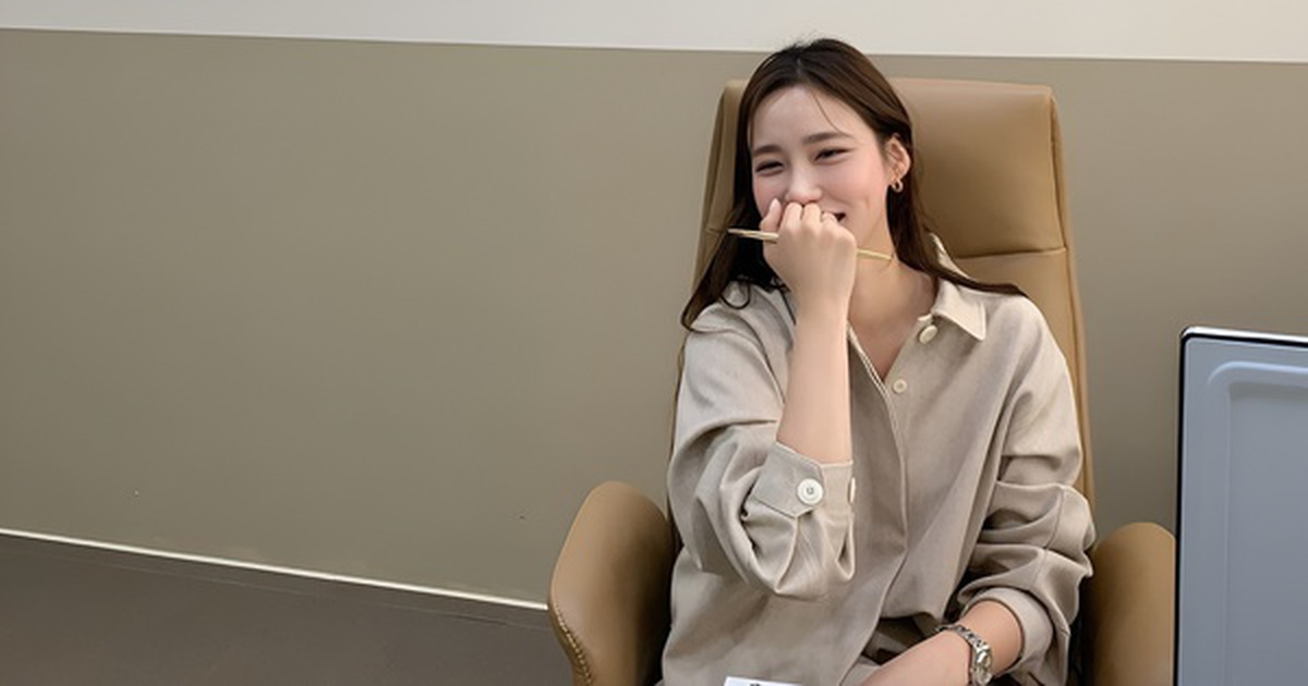 "Bạn sẽ giải thích màu đỏ cho người mù như thế nào?" - Cô gái trả lời 1 câu, được nhận việc ngay