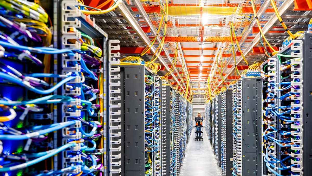 Sa thải 30.000 người, "vung" 200 tỷ USD nuôi tham vọng AI, Amazon có đang trở thành ‘quốc gia số’ sau 20 năm đầu tư cho điện toán đám mây?