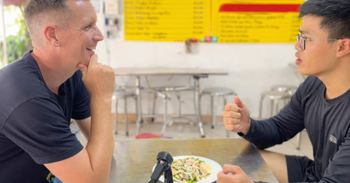 Không hiểu ý nghĩa thực sự của câu "Ăn cơm chưa?" trong tiếng Việt, anh Tây có câu trả lời khiến người đối diện hết nói nổi