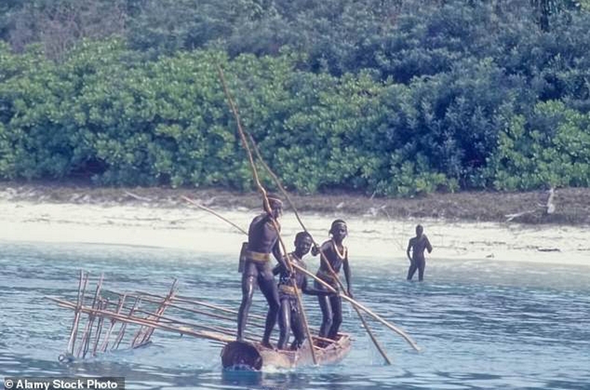 Một lon Coca-Cola du khách để lại có thể xoá sổ cả một bộ lạc