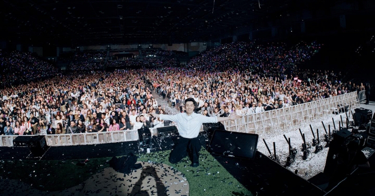 Clip: Khán giả nữ sân si “giật spotlight” của người khác, cái kết khiến MXH hả hê