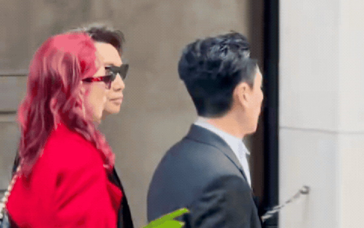 Á hậu làm nhân tình cho đại gia hơn 20 tuổi nhan sắc thay đổi gây sốc, đi thi hát tấu hài cho cả nước xem