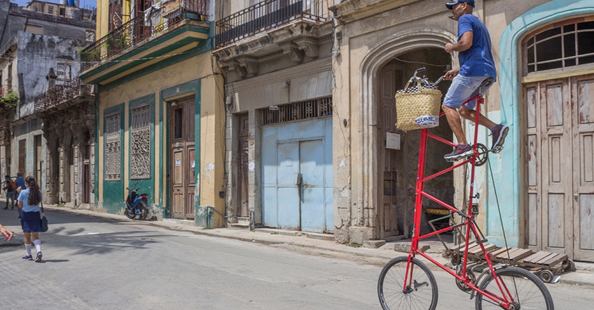 Cạn xăng triền miên, đường phố Cuba như "xuyên không" khi phương tiện tưởng đã biến mất đồng loạt trở lại