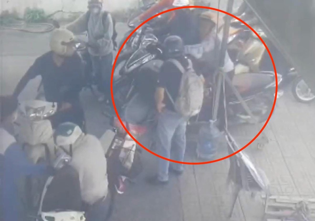 Va quẹt nhẹ khi xếp hàng chờ đổ xăng, người đàn ông thẳng tay "tác động vật lý" đối phương