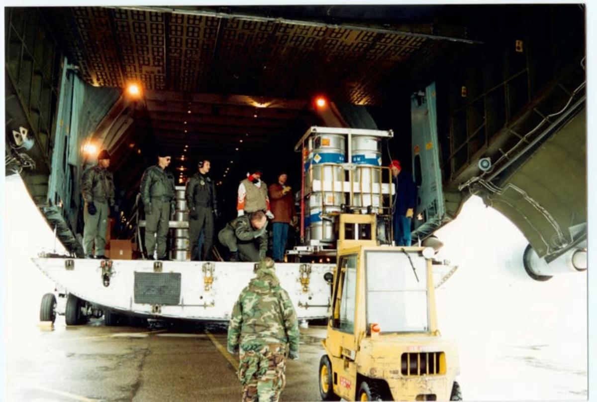 WSJ: Ông Trump cân nhắc chiến dịch quân sự nhằm thu giữ uranium của Iran