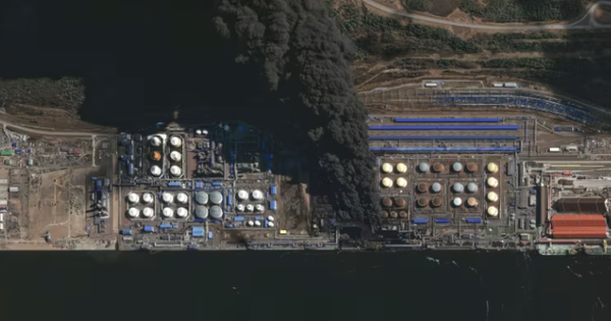 Giá dầu tăng cao, Ukraine dội "bão drone" vào hàng loạt cảng, nhà máy lọc dầu Nga