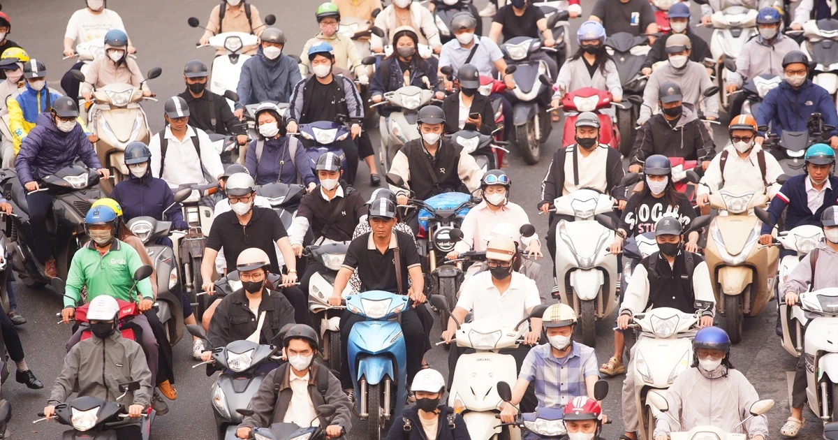 Đường phố Hà Nội ùn tắc khắp nơi sáng đầu tuần