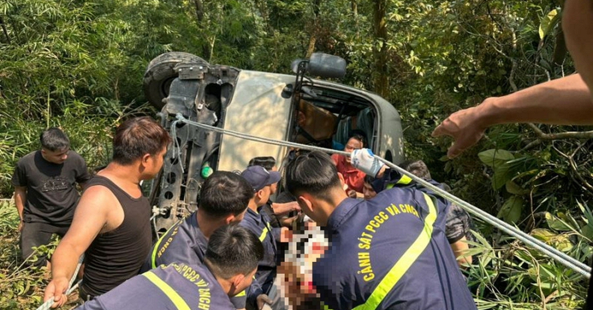 Vụ xe khách chở đoàn nhân viên ngân hàng lao xuống vực: Chiếc xe không bị rơi sâu nhờ yếu tố nào?
