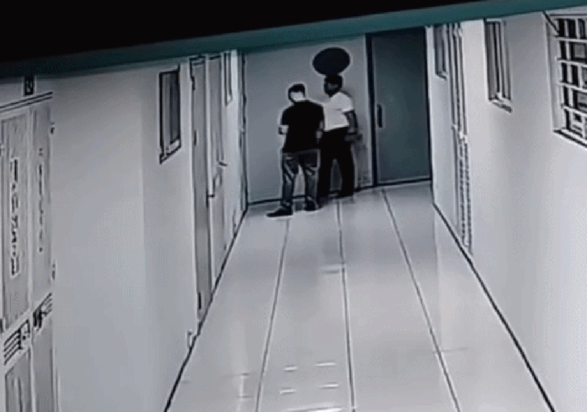 Phẫn nộ clip chủ siêu thị lao lên căn hộ chung cư chửi bới 2 cụ bà ở Hà Nội: Công an vào cuộc