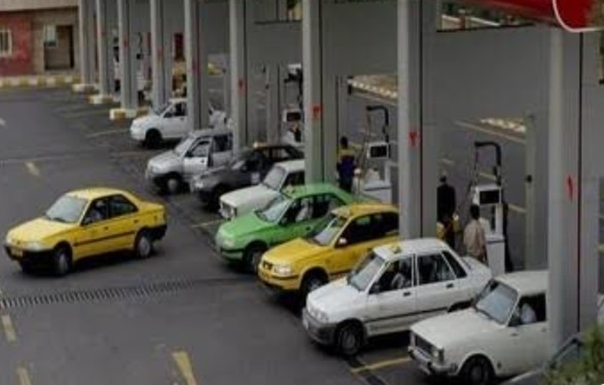 Thiếu xăng dầu kéo dài, người Iran đưa "vũ khí sinh tồn" xuống phố: Nhìn qua cứ ngỡ đến từ tương lai