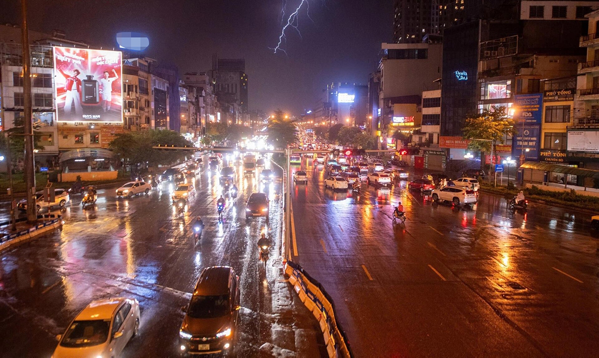 Đêm nay miền Bắc đón không khí lạnh, trời chuyển mưa rào và dông