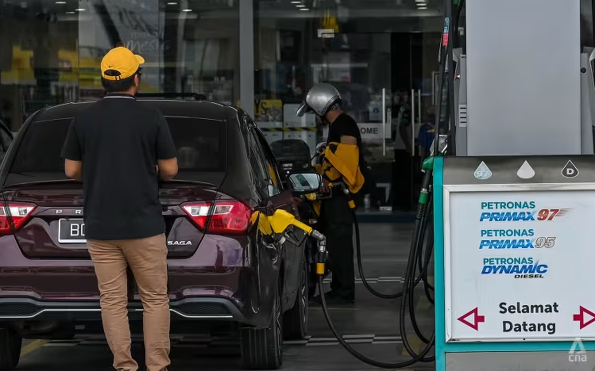 1 quốc gia phát 750.000 đồng cho các gia đình hàng tuần để mua xăng