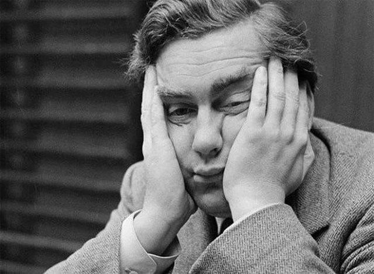 Khối ngoại bán ròng đột biến hơn 6.400 tỷ đồng tuần đầu tháng 3, cổ phiếu nào bị "xả" mạnh nhất?