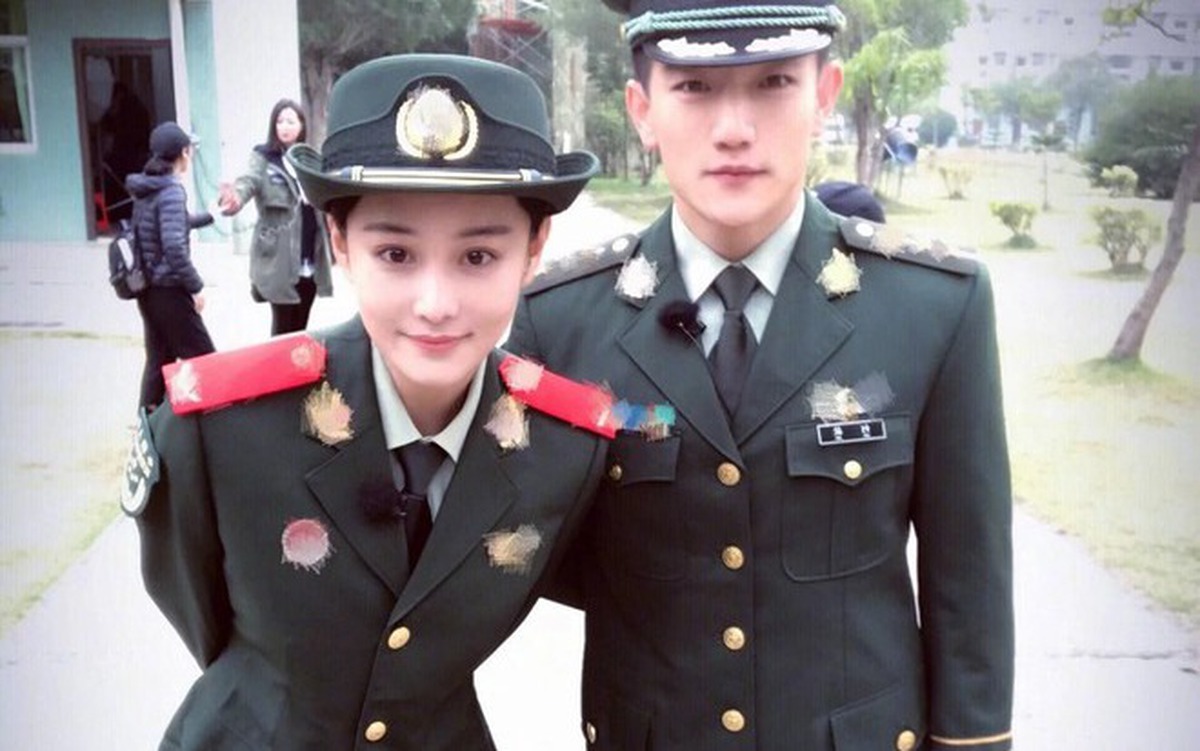 Minh tinh - sĩ quan đặc công nên duyên nhờ show nhập ngũ: "Chân mệnh thiên tử của em là anh hùng đúng nghĩa"