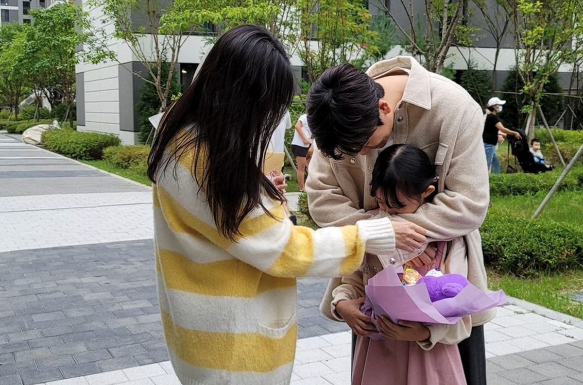 2 món quà đắt giá nhất cha mẹ nên cho con trước tuổi 10 thay vì tiền bạc và đồ chơi