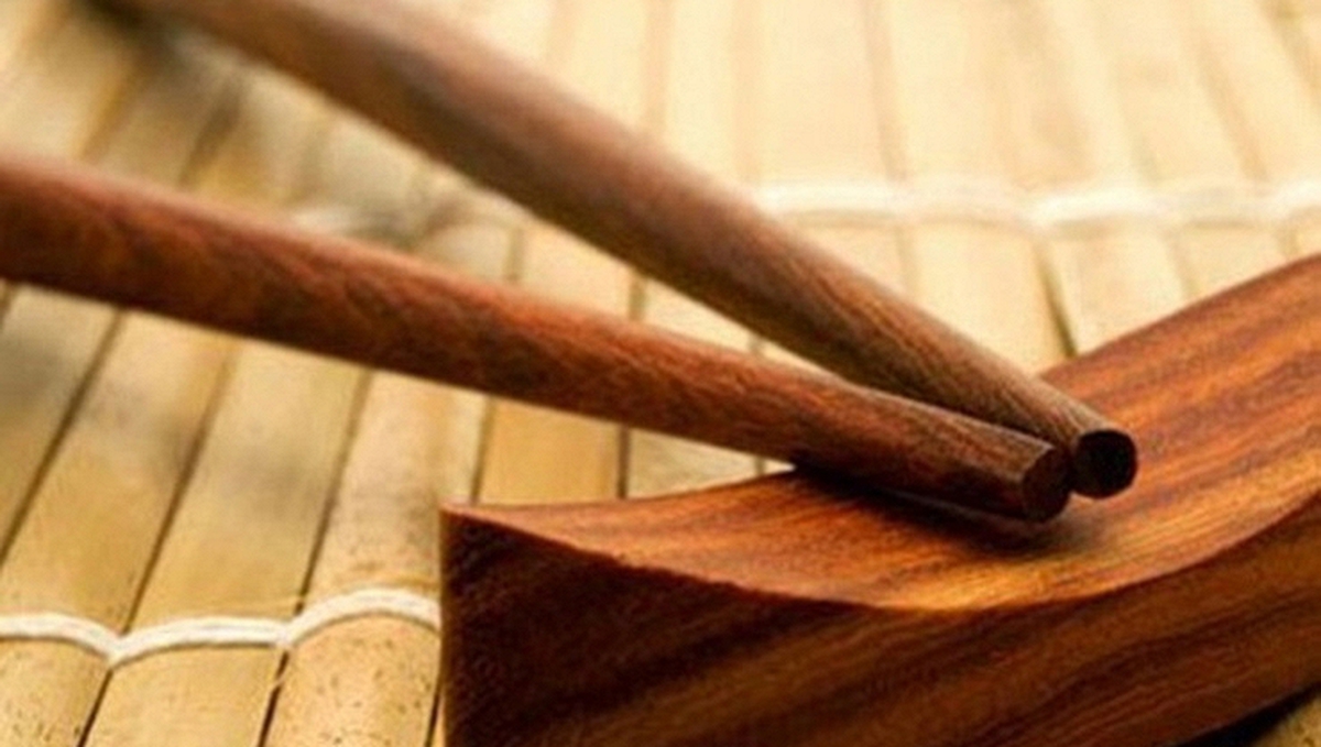 Cảnh báo đặc biệt với những gia đình đang dùng đũa gỗ