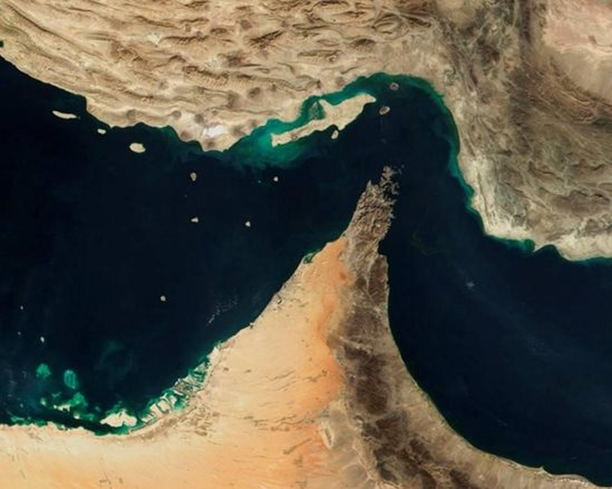 Eo biển được mệnh danh là 'yết hầu năng lượng' của thế giới: 20 triệu thùng dầu đi qua mỗi ngày, hiện 3.200 tàu đang bị mắc kẹt