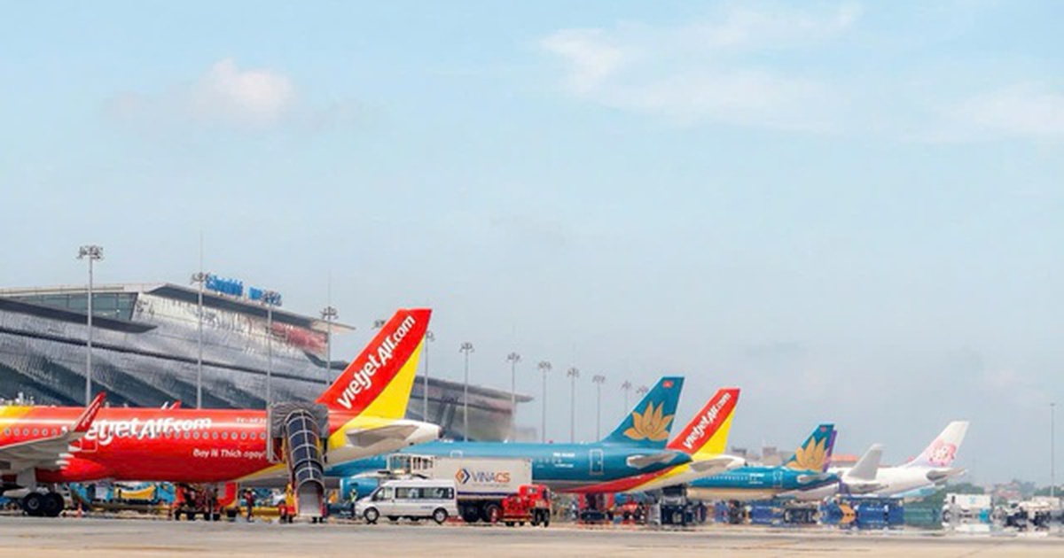 Giá xăng máy bay tăng gấp 3 lần, giá vé máy bay sẽ tăng bao nhiêu?