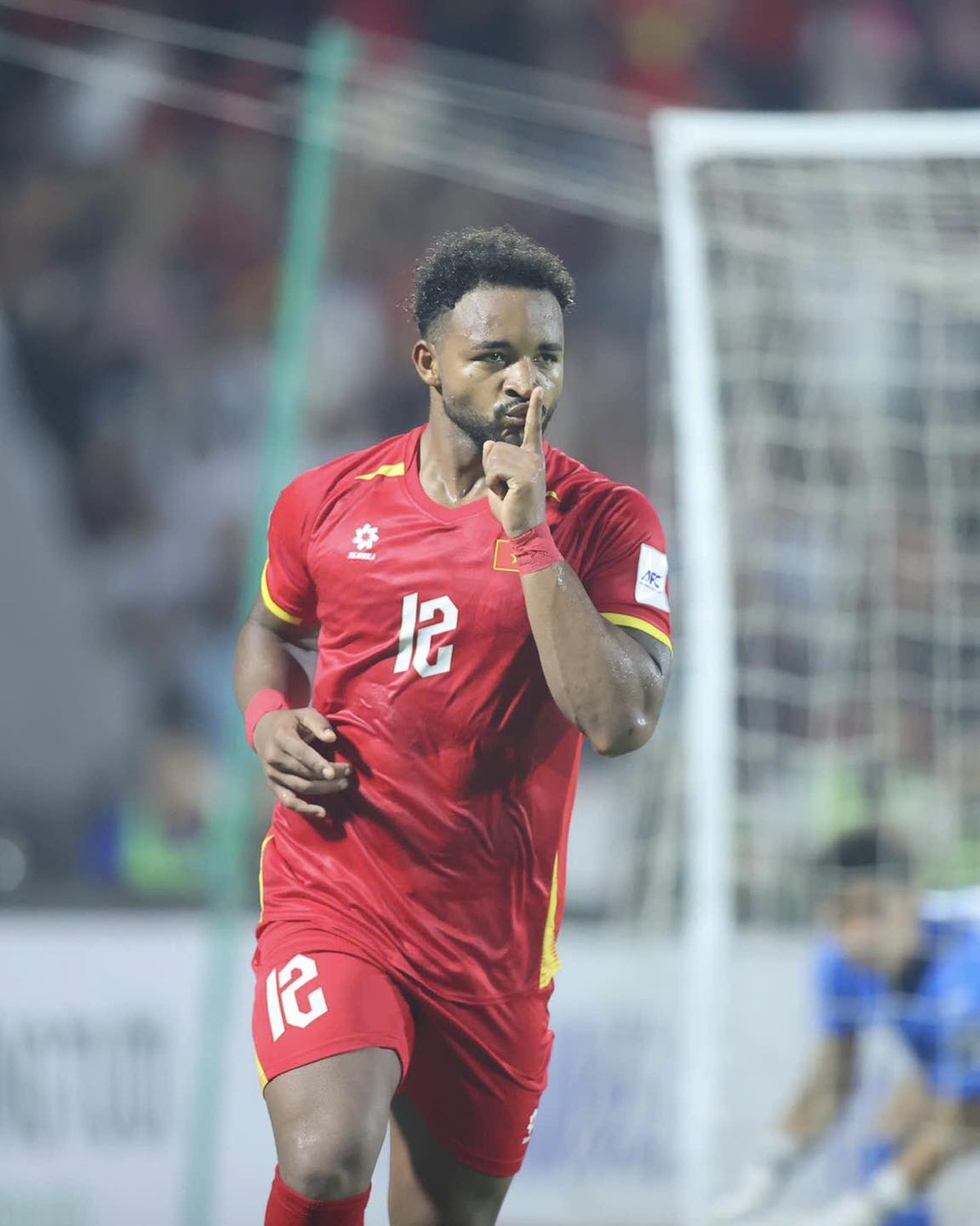 Phỏng vấn nóng Xuân Son sau màn ghi bàn rồi khoe múi: "Có nhiều người nói tôi béo khiến tôi càng quyết tâm"