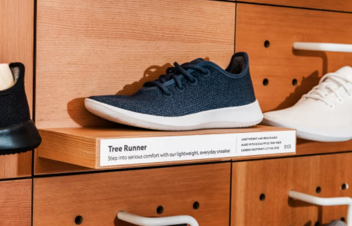 Dấu chấm hết của 1 startup giầy 4 tỷ USD: Vừa phải bán mình với giá gần như bằng 0, cổ phiếu "bốc hơi" 95% kể từ khi lên sàn