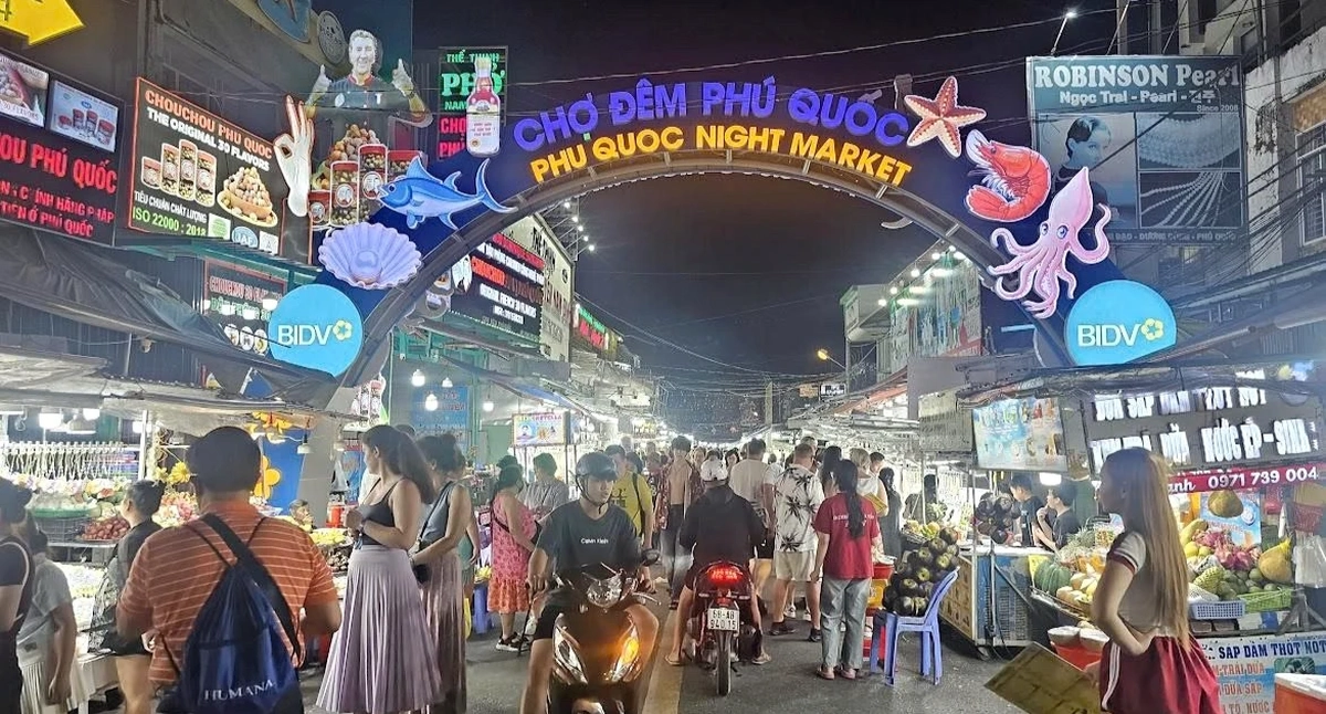 Chủ tịch đặc khu Phú Quốc: "Không có chuyện dẹp bỏ chợ đêm"
