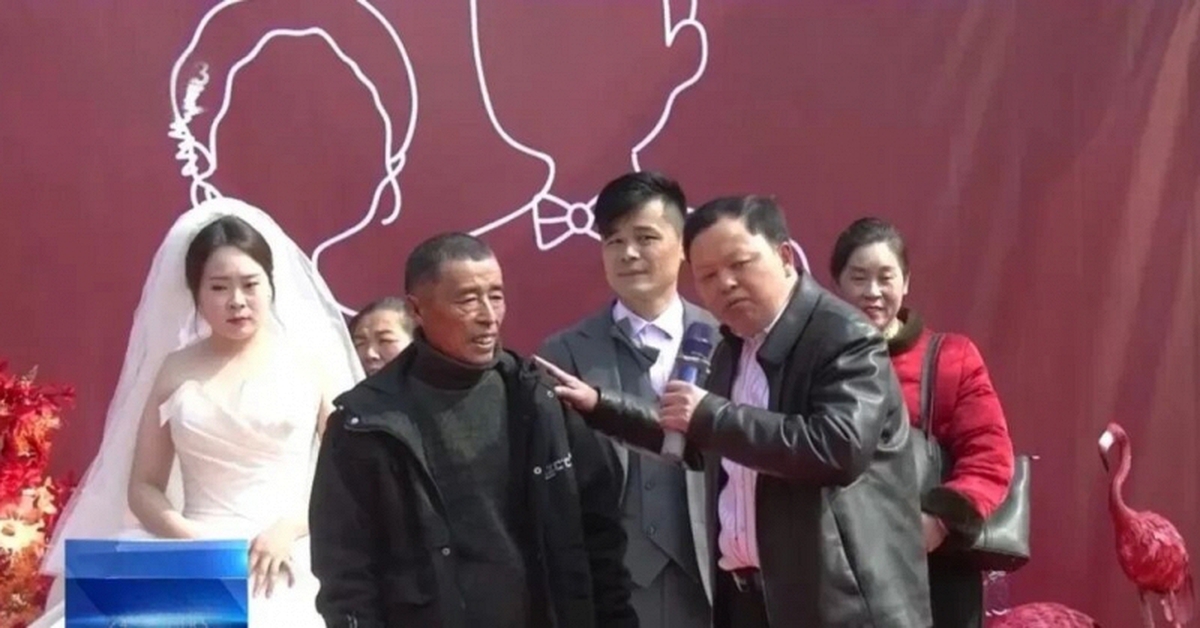 Bố vợ trả lại 700 triệu đồng sính lễ ngay trong đám cưới, chú rể đem tiền làm 1 việc khiến nhiều người bất ngờ