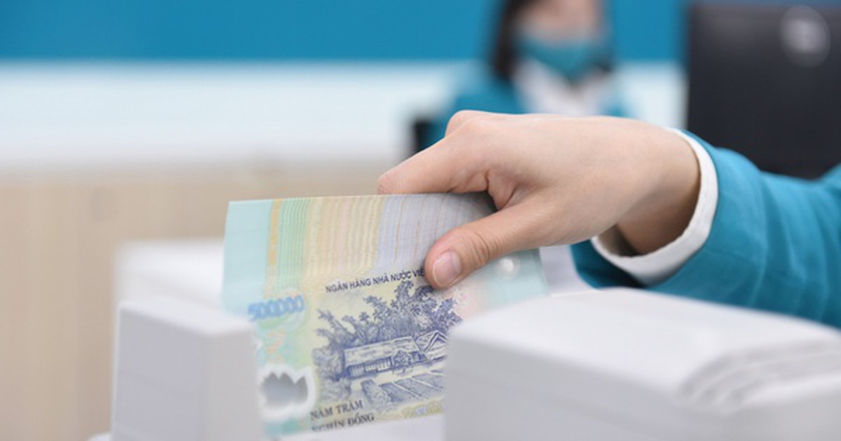 Một loạt ngân hàng giảm lãi suất tiền gửi ngay sau cuộc họp với Thống đốc Phạm Đức Ấn