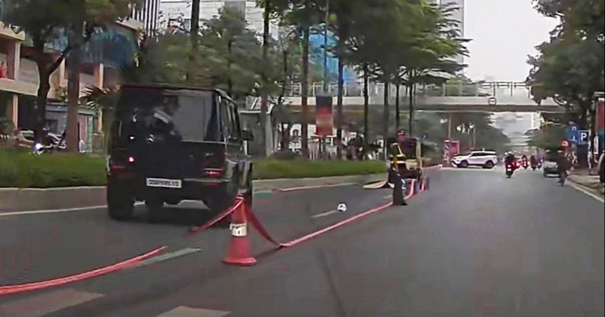 Hiện trường vụ cụ ông tử vong sau va chạm với Mercedes G63 trên phố Hà Nội