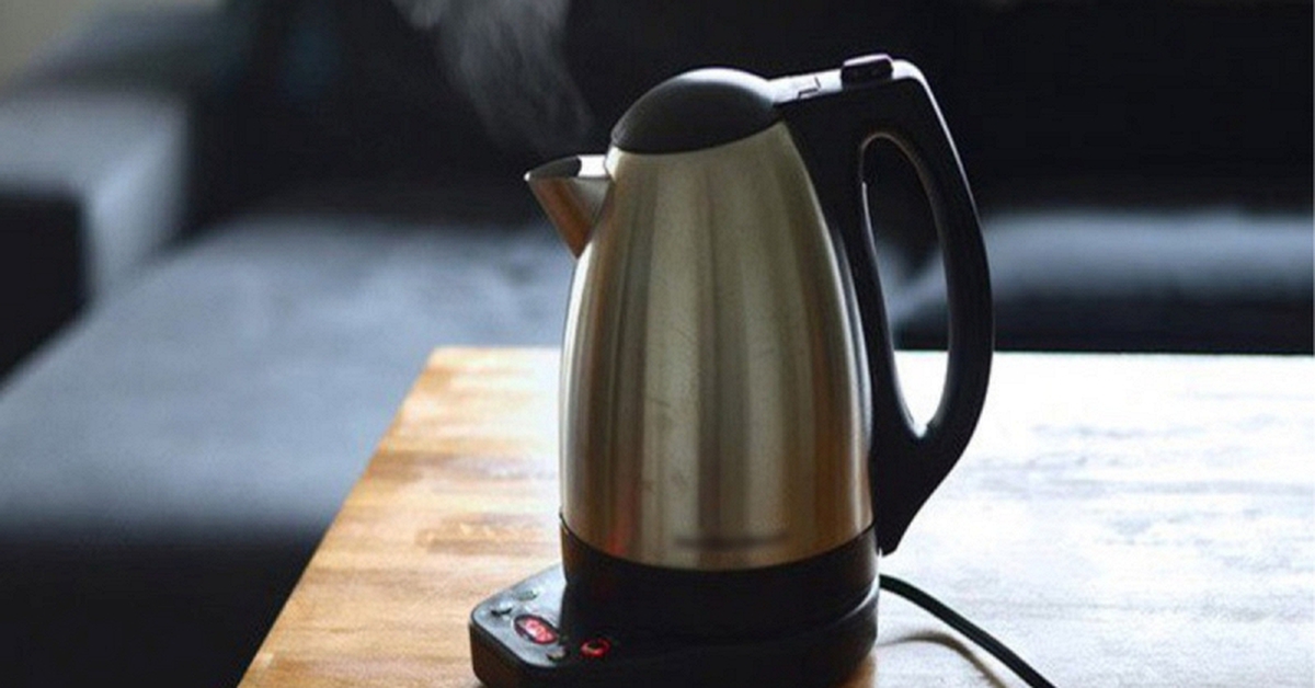 Cảnh báo đến các gia đình đang đun nước bằng ấm điện