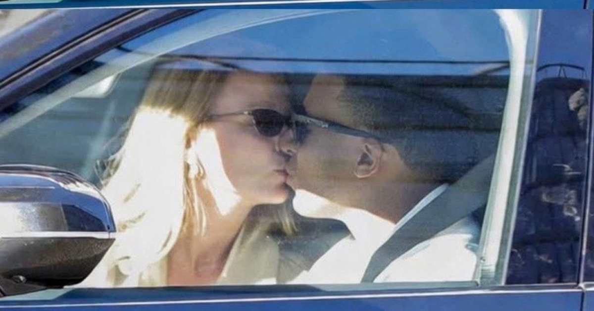 Bắt gặp siêu sao Mbappe lái xế hộp, hôn bạn gái diễn viên giữa phố