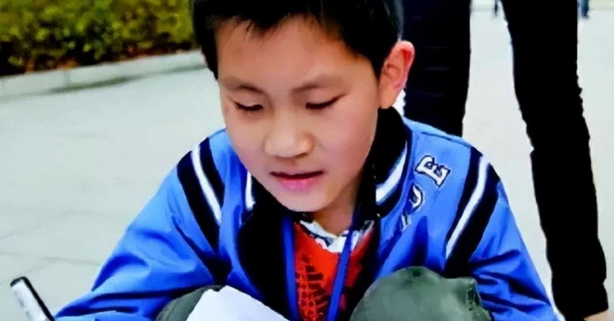 Cậu bé 10 tuổi này tài giỏi cỡ nào mà khi "mất tích", truyền thông cả nước phải than ngắn thở dài: Một tổn thất lớn cho quốc gia!