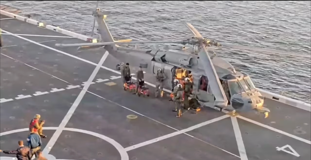 Hình ảnh đầu tiên của phi hành đoàn Artemis II khi trở về trái đất, trạng thái sức khoẻ gây chú ý