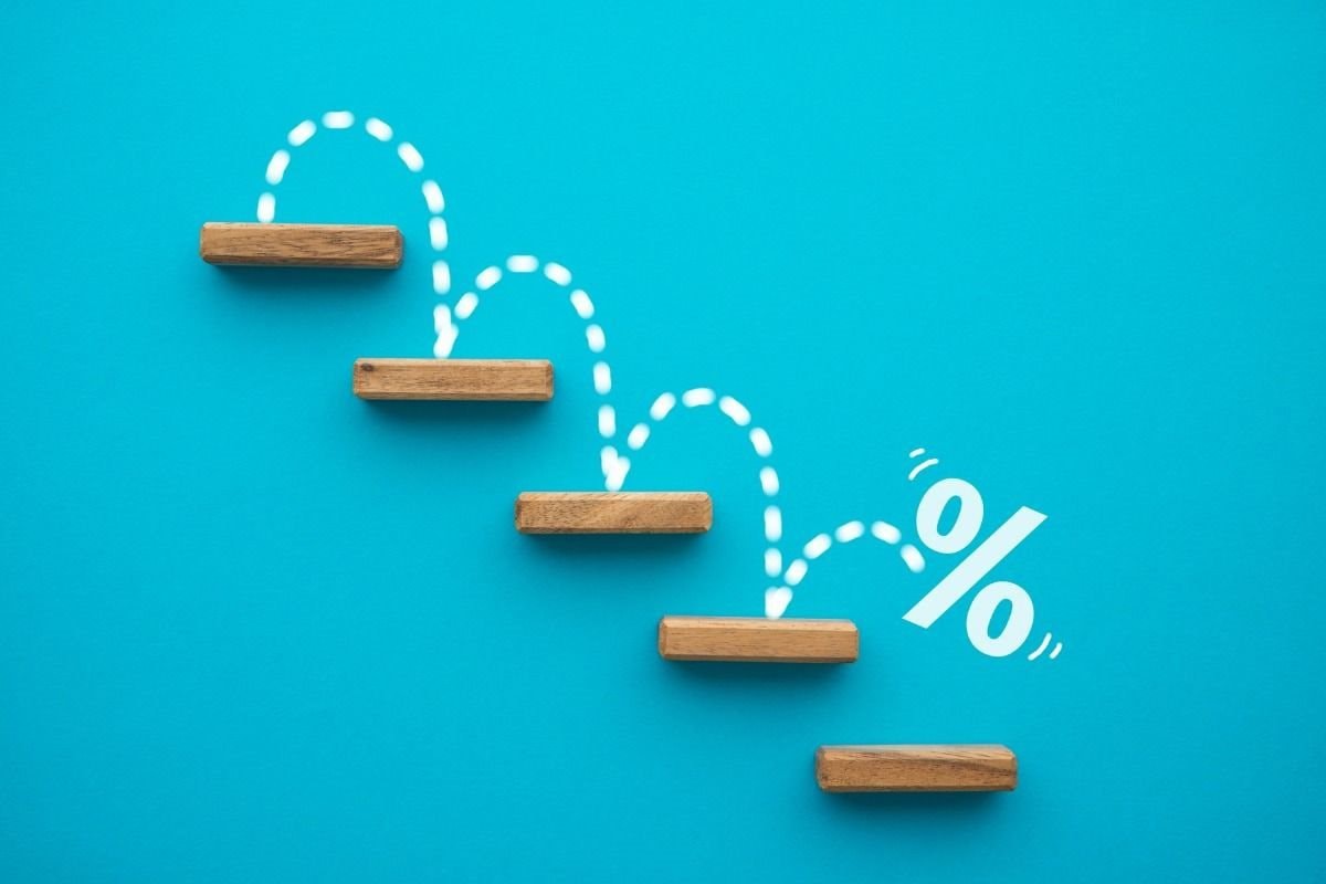 Vì sao ý tưởng “gấp đôi tài khoản sau 10 năm” từ lãi kép gửi tiết kiệm là rất khó?