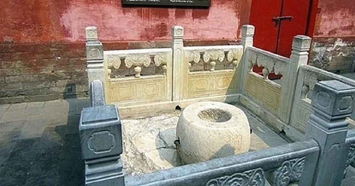 Vì sao giếng ở Tử Cấm Thành chứa đầy châu báu nhưng không ai dám lấy?