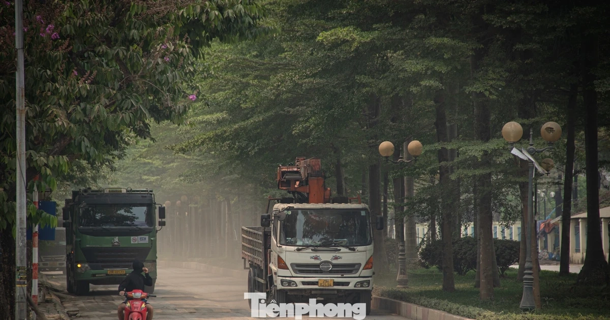 Hà Nội: Người dân ‘ngộp thở vì bụi công trình bao vây phố Tân Mỹ