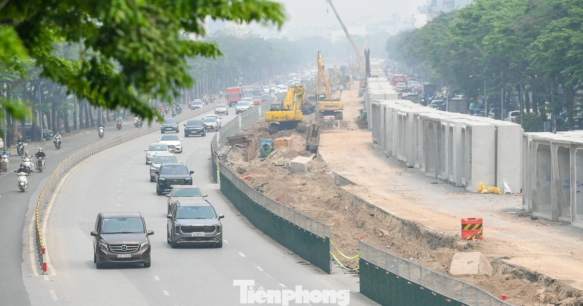 Khổ sở vượt "đại công trường" chống ngập Hà Nội