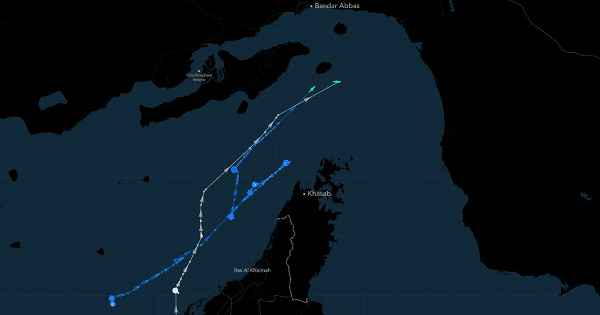 Anh không phong tỏa eo biển Hormuz cùng Mỹ, 2 tàu dầu chạy đua "phá vây"