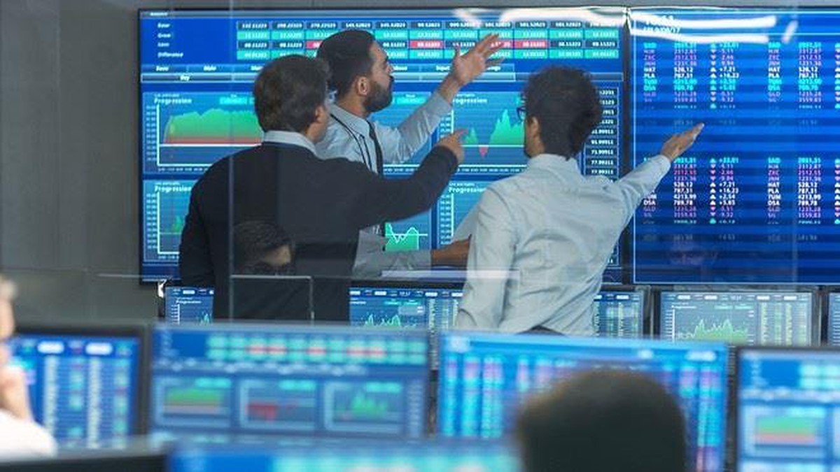 Nâng hạng thành công, vì sao khối ngoại vẫn bán ròng?