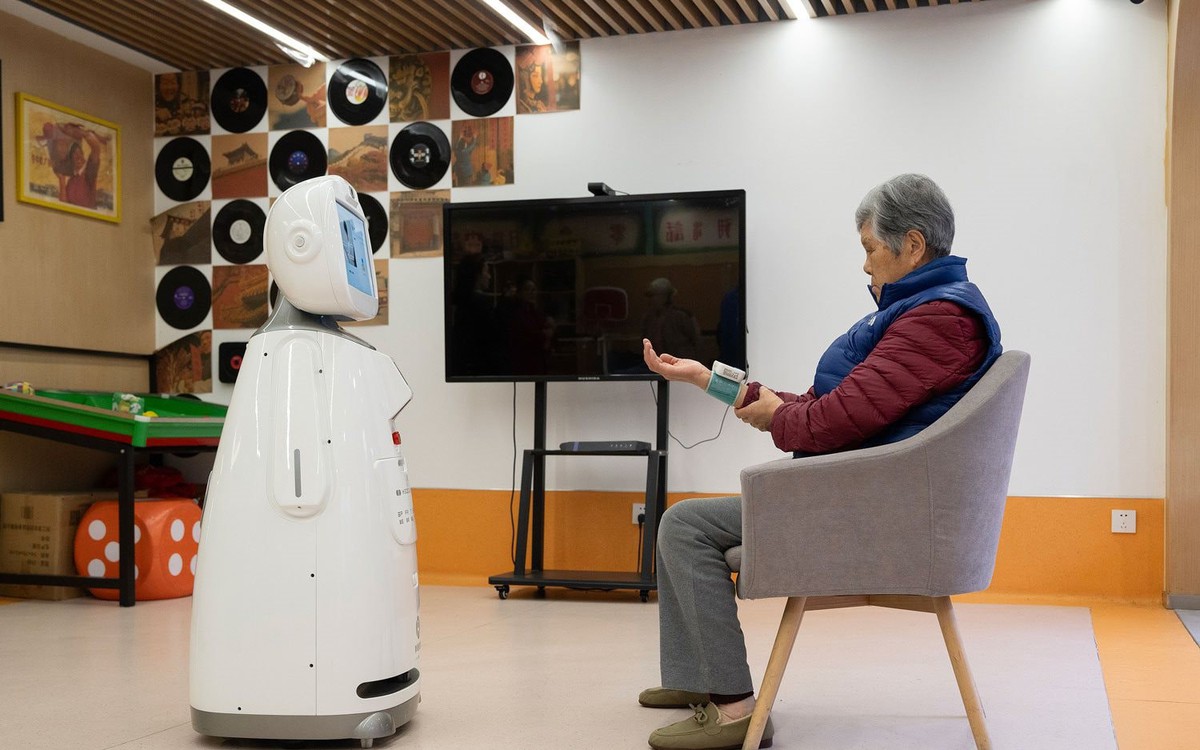 Không con cái, người già ở nước láng giềng Việt...