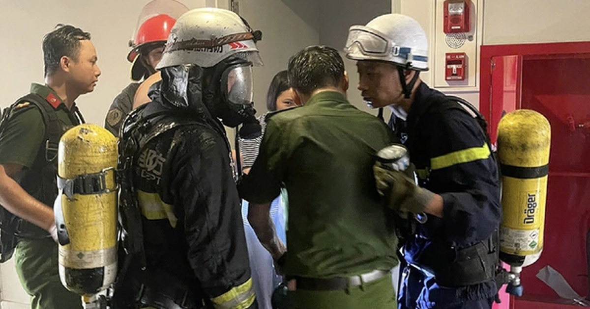 Cháy tại chung cư 24 tầng, nhiều người được giải cứu